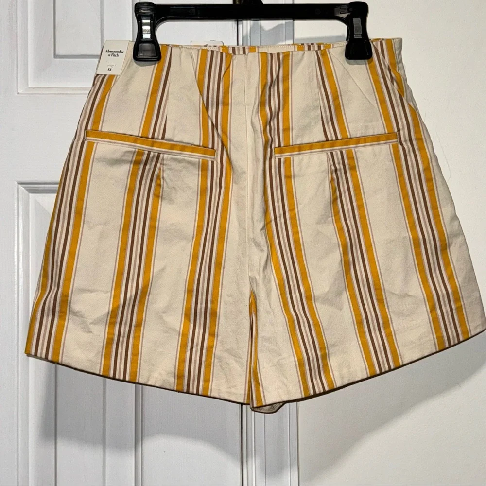 Abercrombie and Fitch yellow beige striped cotton high rise shorts XS NWT